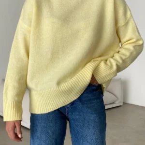 moteriškas megztinis Casual Gelsvas – stilingas gelsvos spalvos megztinis iš Liugre.lt