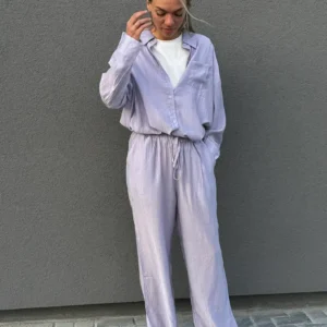 moteriškas kostiumėlis Purple – stilingas purpurinis kostiumėlis iš Liugre.lt