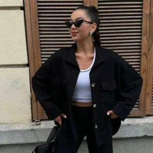 moteriškas laisvalaikio kostiumėlis Runa Juoda – stilingas juodas kostiumėlis iš Liugre.lt