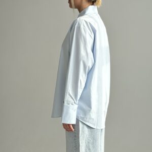 Premium medvilnės marškiniai su skeltu nugaroje "Sky"